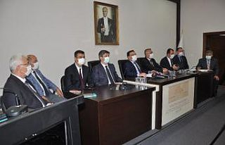Vali Çiçek, vatandaşların sorunlarını dinledi