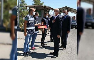 Vali Demirtaş, uygulama noktalarındaki polislerin...