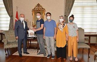 Vali Karadeniz, LGS’de 500 puan alan öğrencileri...