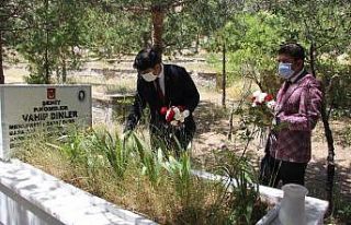 Vali şehidin hayatının film yapılması gerektiğini...