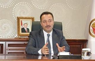 Vali Şentürk, Kızılay’a kurban bağışında...