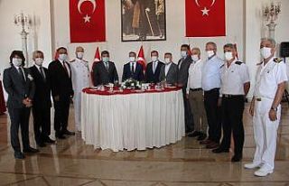 Vali Su, il protokolüyle bayramlaştı