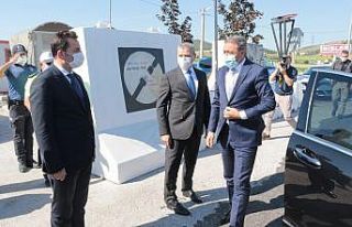 Vali’den büyüklere çikolata, küçüklere düdük