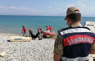 Van Gölü’nden biri 7, diğeri 15 yaşlarında...