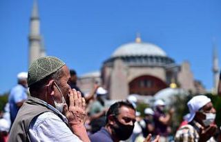 Vatandaşlar Ayasofya’ya akın etti