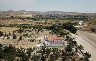 Yahşihan aile mezarlığı bayrama hazır