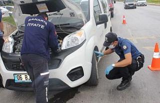 Yaramaz kediyi girdiği motordan polis ve itfaiye...