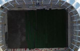 Yeni Adana Stadyumu’nda hibrit çim serimi başladı