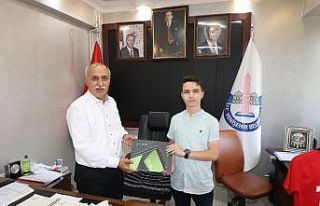 Yenişehir birincisine Başkan Aydın’dan tablet