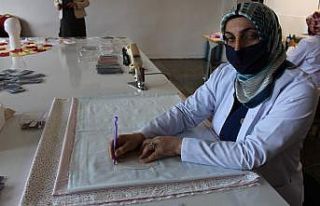 Yetişkin ve çocuklar için farklı modellerde maske...