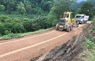 Yığılca’da köy yolları genişletiliyor