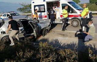 Yokuştan inen otomobil takla attı: 1 yaralı