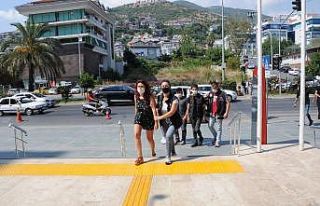 Yolcu otobüsündeki 16 kilogram esrar narkotik köpeğine...