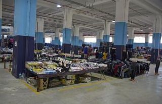 Yunus Emre Millet Çarşısı’nda tuhafiye tezgahları...