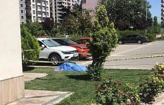 13. kattan düşen genç hayatını kaybetti