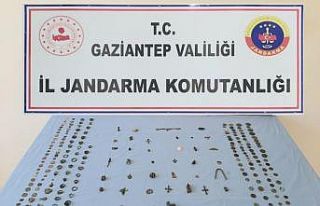 225 adet tarihi eseri satmaya çalışırken yakalandılar