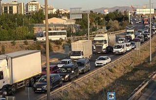 43 ilin geçiş noktasında trafik yoğunluğu