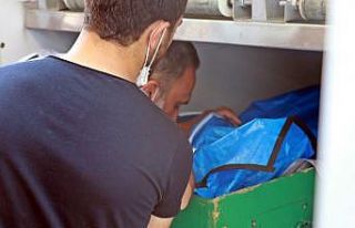 Acılı baba, oğlunu son yolculuğuna öperek yolladı