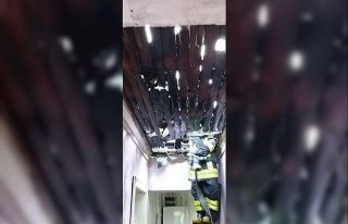 Ahşap evden yükselen alevler paniğe neden oldu