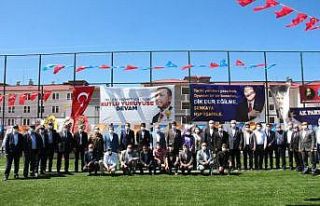AK Parti ilçe kongresi pandemi nedeniyle halı sahada...