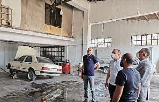 AK Partili Ceylan’dan işyeri yanan esnafa ziyaret