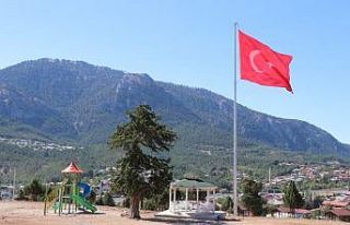 Akçatekir Yaylası’na dev Türk bayrağı