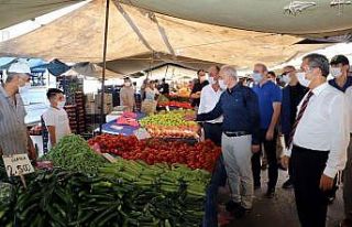 Akdeniz’de pazar yerinde korona virüs denetimi