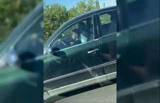 Aksaray’da otomobil kullanan çocuk bir de sollama...