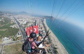 Alanya semalarında Türk bayrağı açılarak 30...