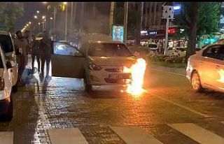 Alanya’da seyir halindeki otomobil yandı