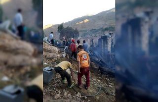 Alev alan ev kullanılamaz hale geldi