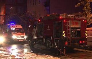 Alkollü gençler kaza yaptı lüks otomobil alev...