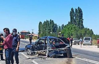 Aracın hurdaya döndüğü kazada 2 kişi hayatını...