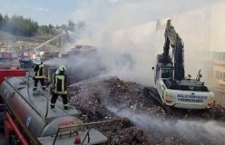 Atık kağıt fabrikasında çıkan yangın 13 saatte...