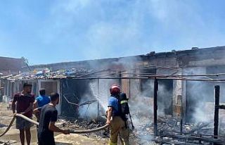 Avşa’da yangında evler zarar gördü