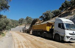 Aydın Büyükşehir Belediyesi il genelinde yol çalışmalarını...