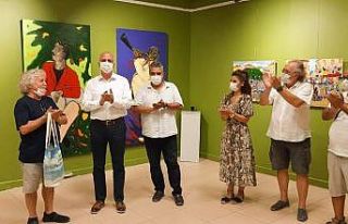 Ayvalıklı ressam Arif Buz’un sergisi ilgi çekti