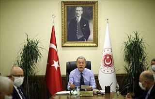 Bakan Akar, komutanlarla video konferans toplantısı...