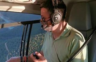 Bakan Pakdemirli söndürme çalışmalarını helikopterle...