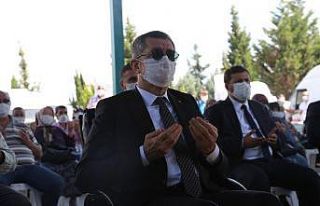 Bakan Ziya Selçuk’tan 17 Ağustos Depremi Şehitliği’ne...