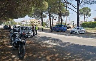 Balıkesir’de jandarma 40 aranan şahsı yakaladı