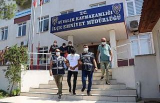 Balıkesir’de kendini polis olarak tanıtan dolandırıcıları...