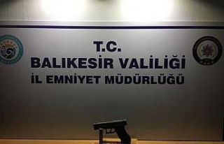 Balıkesir’de polis 12 silah ele geçirdi