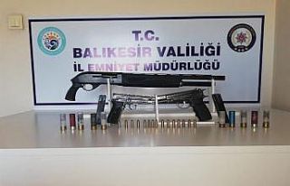 Balıkesir’de polis 7 silah ele geçirdi