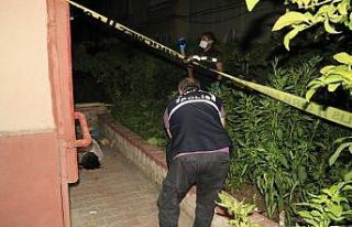 Balkondan aşağı düşen yaşlı kadın öldü