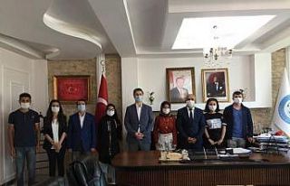 Başkan Ensari başarılı öğrencileri altınla...