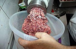 Bayburt’ta kasapların kıyma mesaisi