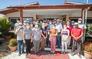 Bayındırlı çiçekçilerden Başkan Soyer’e pankartlı...