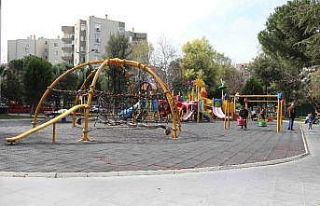Bayraklı’da 44 parka yeni oyun grubu
