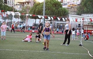 Bayraklılı çocuklar hem spor yaptı hem eğlendi